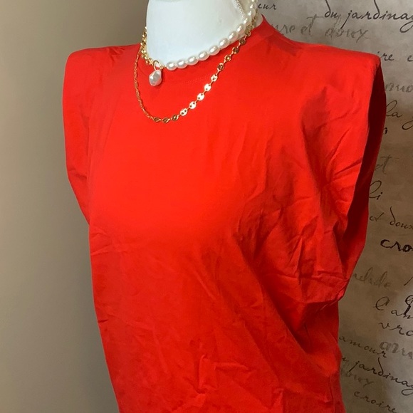 Red top - Picture 2 of 2